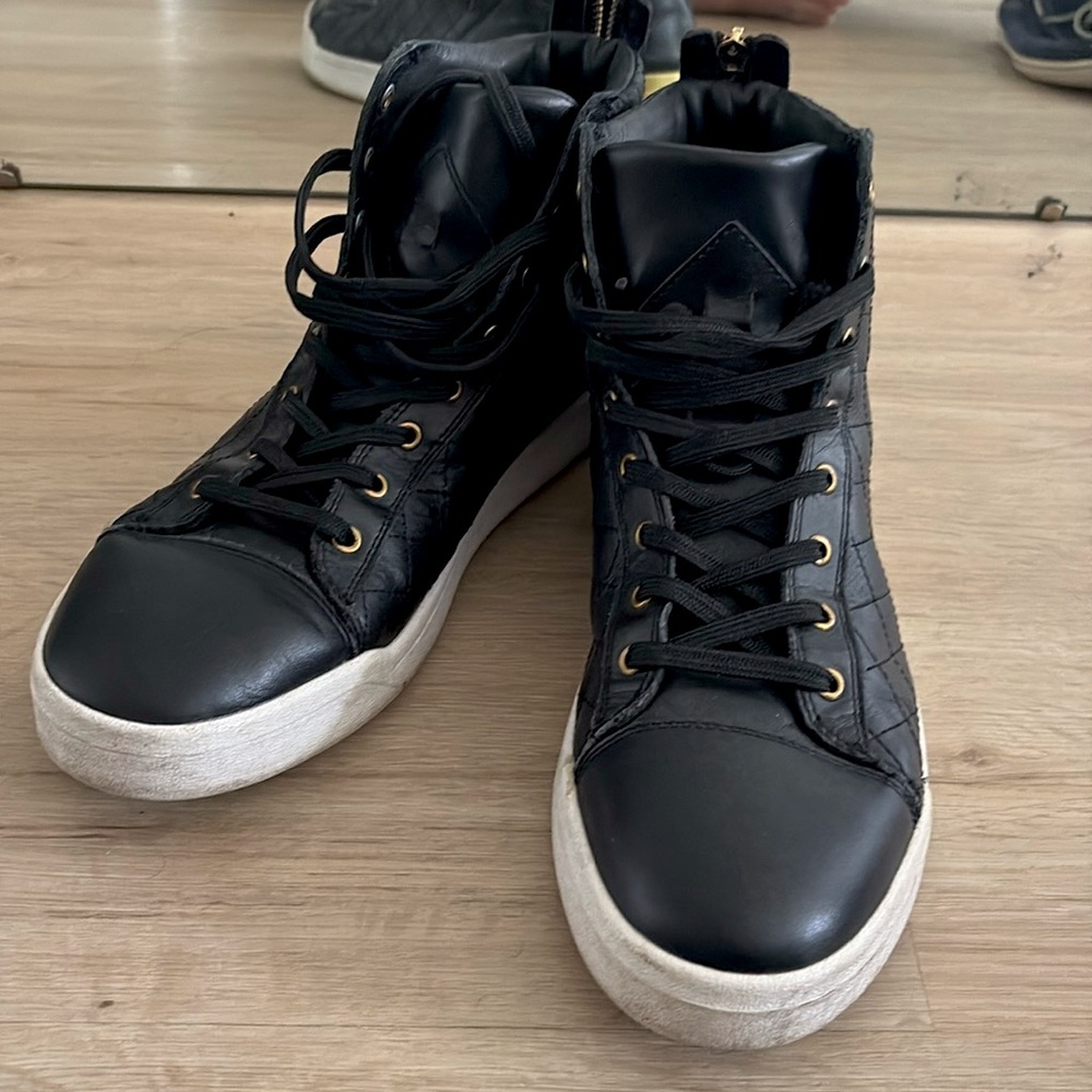 DIESEL Tempus Diamond High-top Sneakers
Black x Gold
Size 10 EU 43